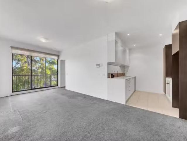 Nice 101/86 Altona Street, Kensington VIC 3031