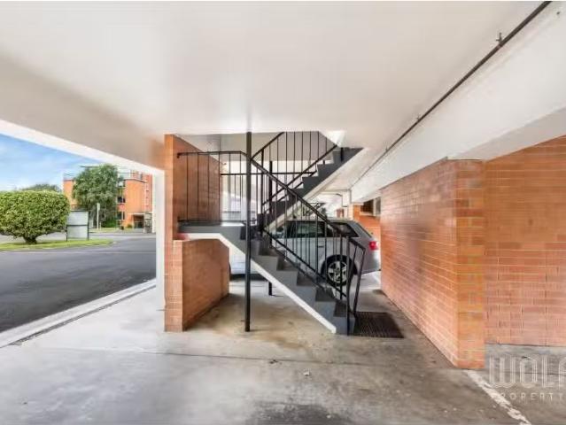 Charming 10/1 Plimsoll Pl, Sandy Bay House for rent Listed by.