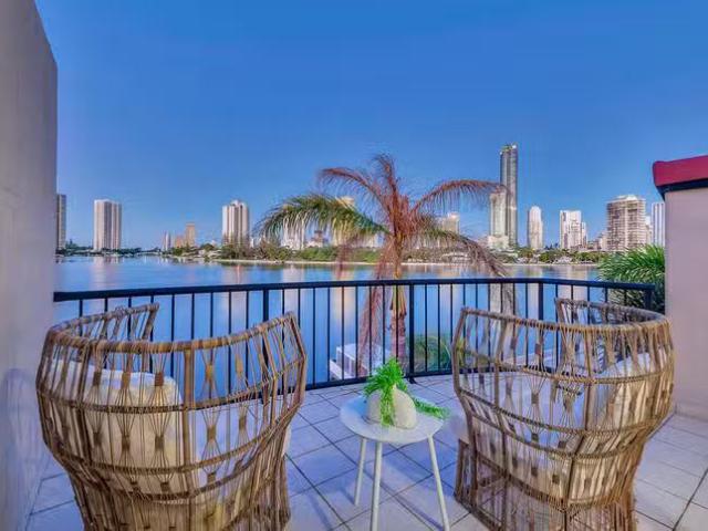 Deal! 101 Stanhill Drive, Surfers Paradise, QLD 4217