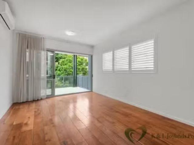 Cheap 102/28 Cartwright Street, Windsor, QLD 4030