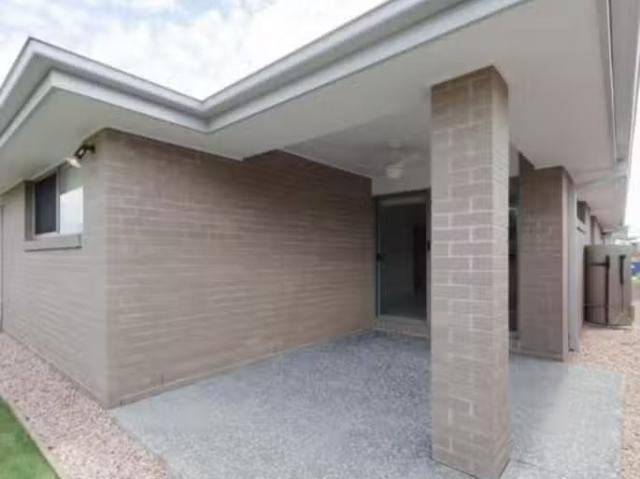 Charming 102 Napier Circuit, Silkstone, QLD 4304