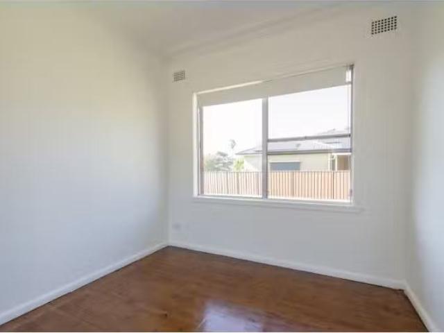Cheap 102 Forbes Street, Emu Plains House for rent Listed by.