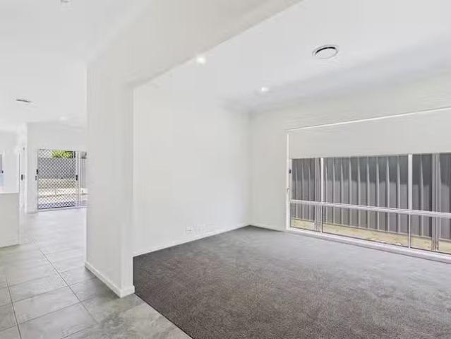 Cozy 103 Junction Road, Morningside, QLD 4170