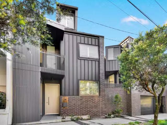 For Rent! 10 Concord Street, Erskineville NSW 2043