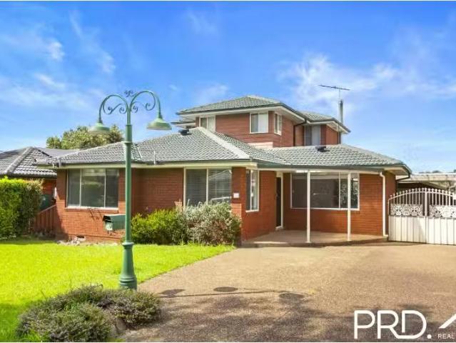 Deal! 10 Chauvel Avenue, MILPERRA House for rent Listed by Ma.