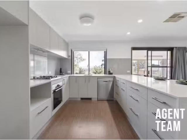 Unique 10 Gibbs Place, Kambah House for rent Listed by Victor.