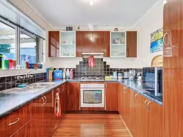 Cozy 10 Greenloop Crescent, Huntfield Heights, SA 5163