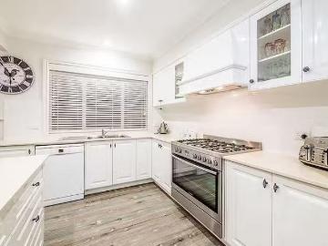 Deal! 10 Jade Avenue, Koo Wee Rup VIC 3981