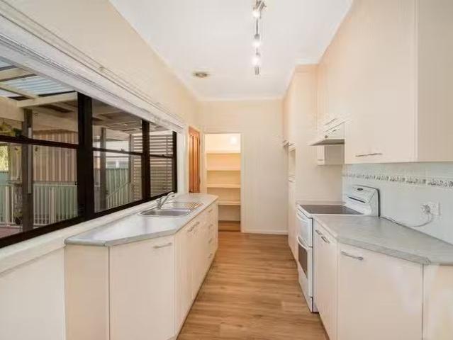 Deal! 10 Jean Street, Belmont, NSW 2280