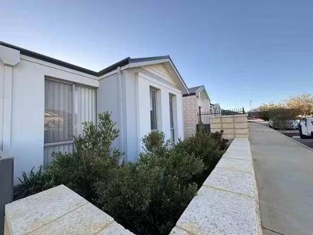 Cozy 10 Lofter Way, Yanchep, WA 6035