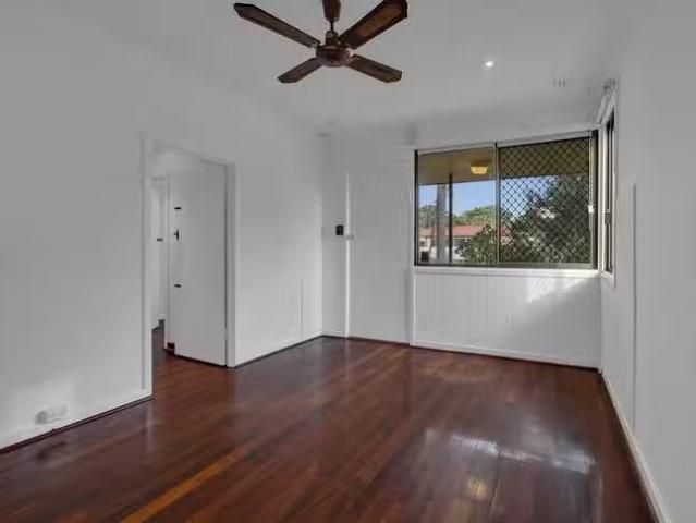 Cheap 10 Leece Street, Coolbellup, WA 6163