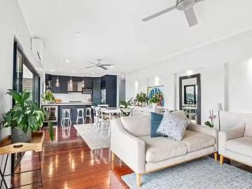 Cheap 10 Mountain Ash Place, Brookwater, QLD 4300