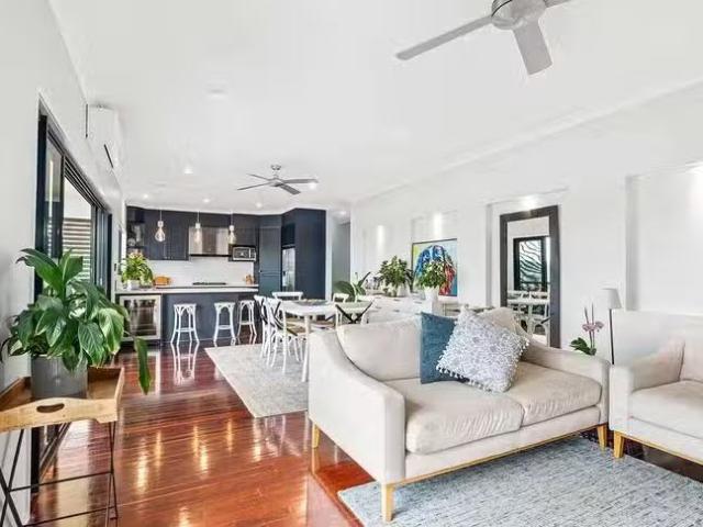 Deal! 10 Mountain Ash Place, Brookwater, QLD 4300