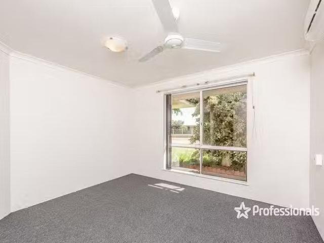 For Rent! 10 Mullian Way, Waggrakine, WA 6530