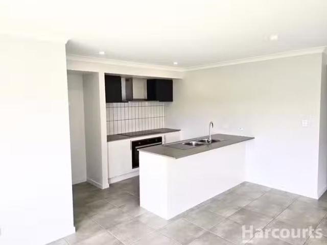 Charming 10 North Lakes Circuit, BURRUM HEADS, QLD 4659 Hous.