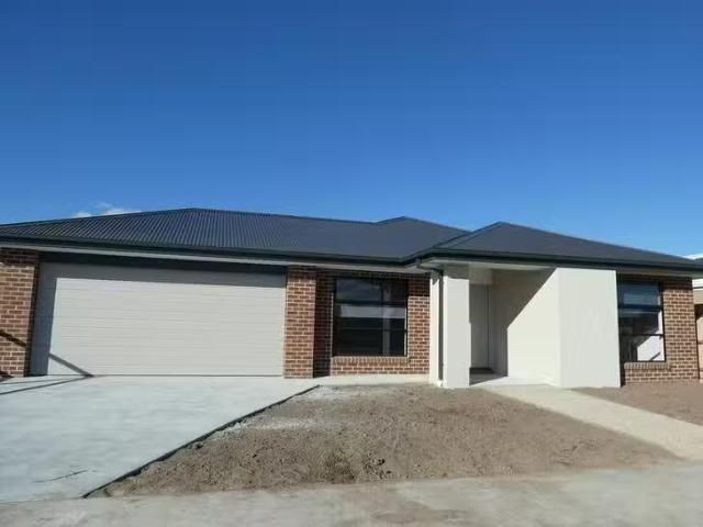 Just in! 10 Nielsen Way, East Bairnsdale, VIC 3875