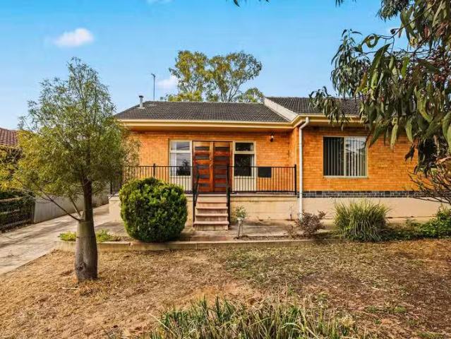Nice 10 Stella Street, Darlington, SA 5047 House for Rent