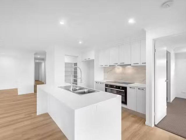 Just in! 10 Ponting Way, Urangan, QLD 4655