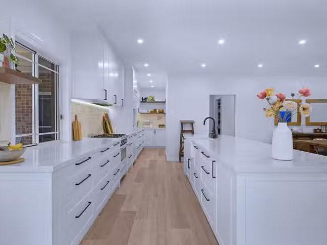 For Rent! 10 Wattle Glen Place, Robina, QLD 4226