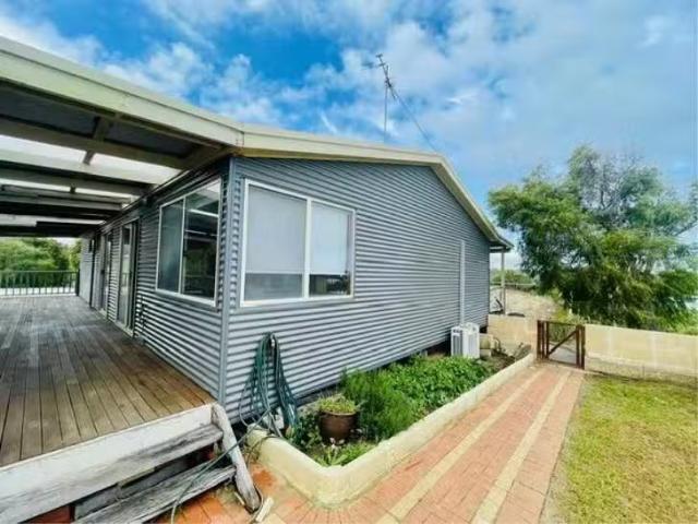 Cozy 10 Yeoman Place, Binningup, WA 6233