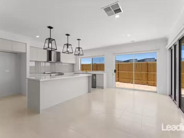 For Rent! 10 Zieria Street, Diggers Rest VIC 3427