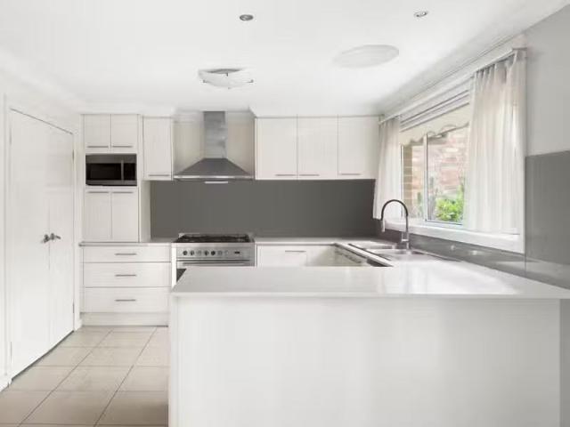 Deal! 10A Clarendon Road, Peakhurst House for rent Listed by.
