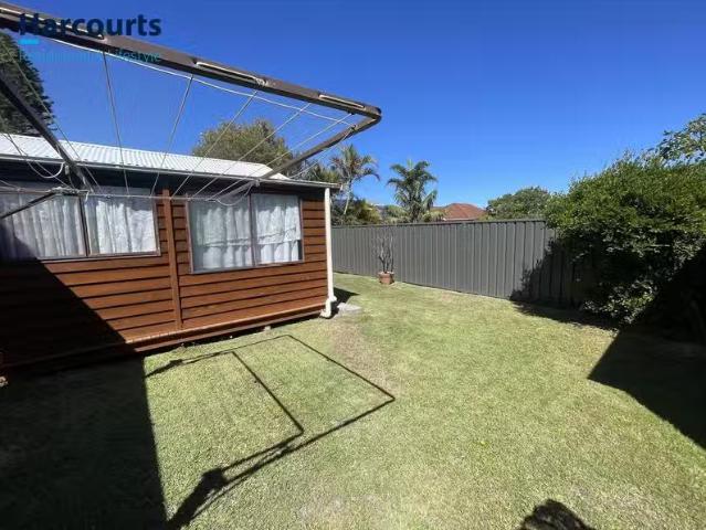Rental! 10A Summerside Street, TOUKLEY, NSW 2263 Studio for.