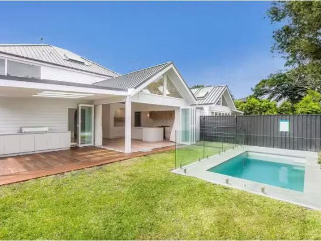 New 10D Bermuda Place, BURRANEER Townhouse for rent Listed by.