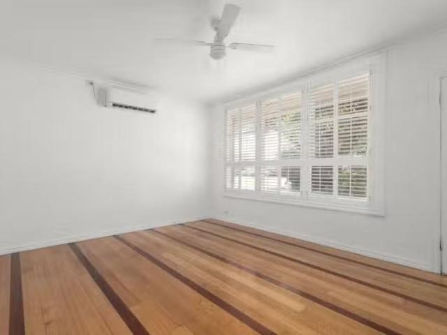 Cozy 11/40 Valley Street, Oakleigh South VIC 3167