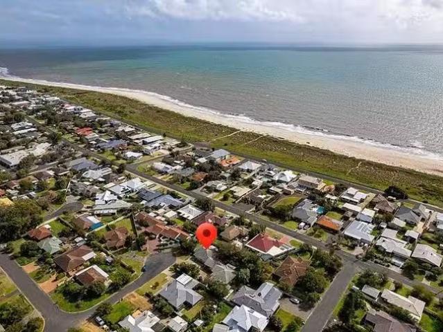 Deal! 1/14 Melville Court, Geographe, WA 6280