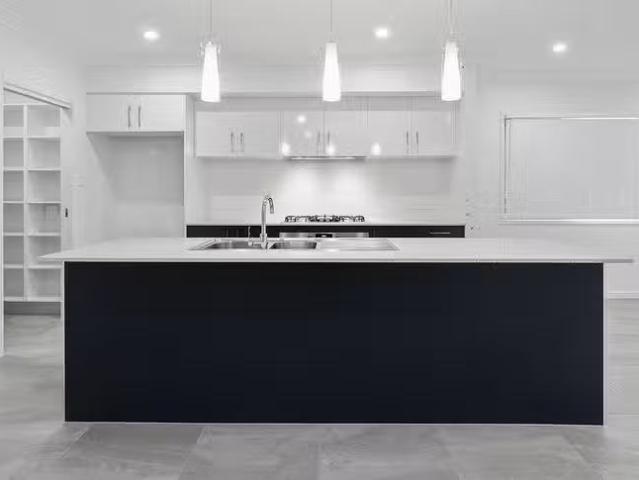 Rental! 114 Sandy Camp Road, Wynnum West, QLD 4178