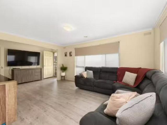 Cheap 115 Greenhalghs Road, Delacombe VIC 3356 House For Lease