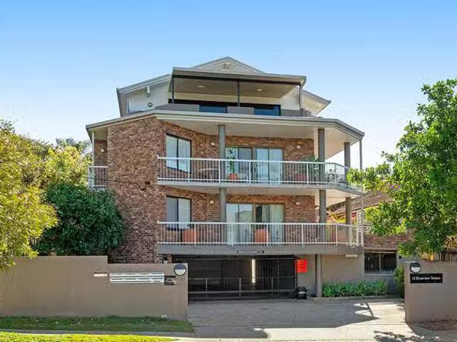 Cozy 1/15 Riverview Terrace, Indooroopilly, QLD 4068