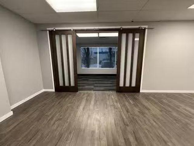 Unique 116 111 Broadway Boulevard, Sherwood Park, AB, T8H 1T1.