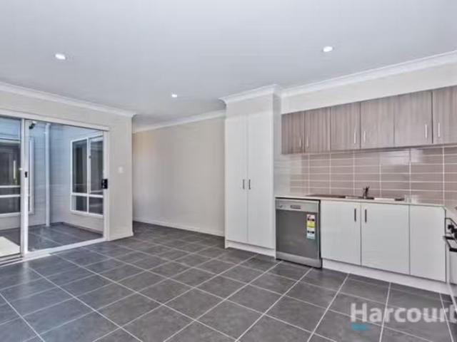 Deal! 117 Macquarie Circuit, Fitzgibbon, QLD 4018 House for.