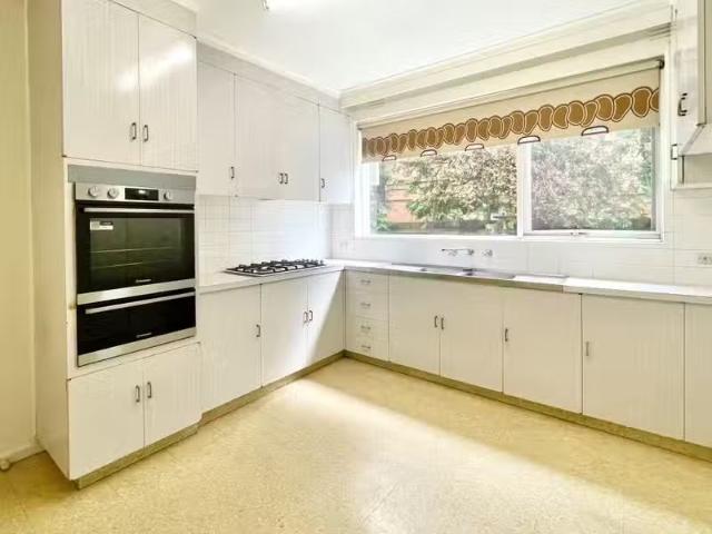 Deal! 1/191 Orrong Road, St Kilda East VIC 3183