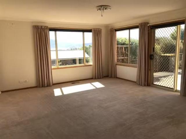 Just in! 1/19 Stanfield Drive, OLD BEACH, TAS 7017 House for.
