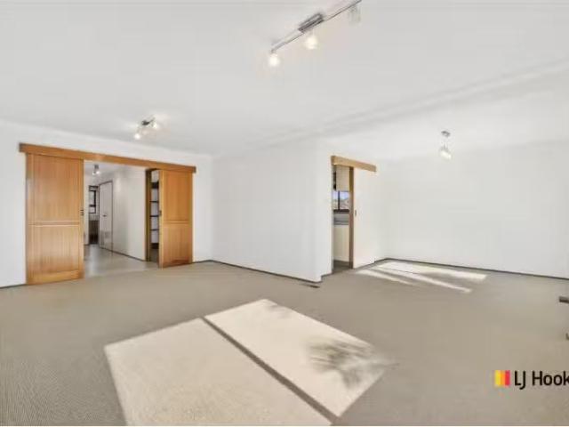 Charming 110 Ashkanasy Crescent, Evatt House for rent Listed.
