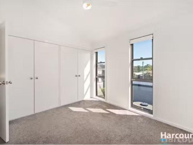 Cozy 1/10 Yorston Street, Warners Bay Townhouse for rent List.
