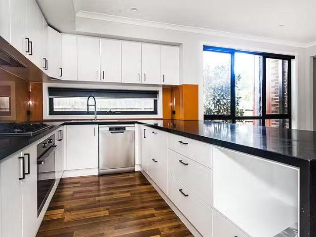 Unique 1/115 Heatherdale Road, Ringwood, VIC 3134