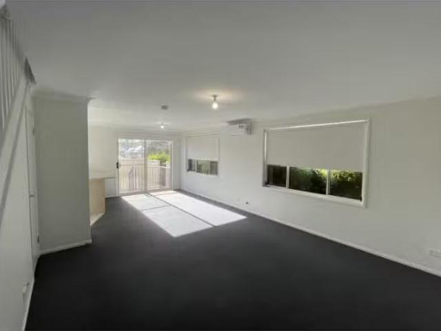 Cheap 1/122 Michael Street, Jesmond Townhouse for rent Listed.