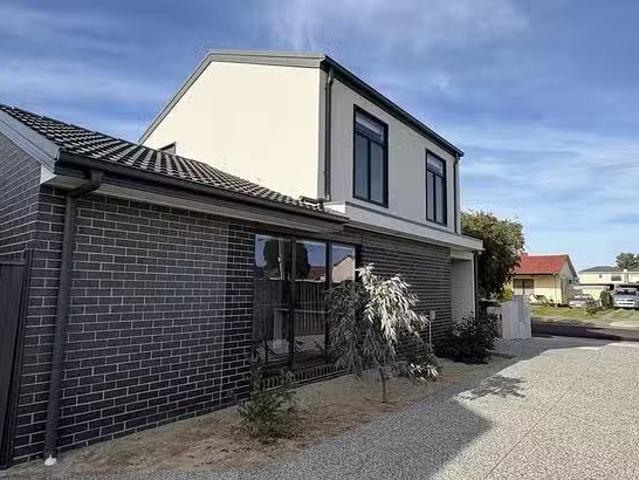 Deal! 1/12 Sumers Street, Laverton, VIC 3028