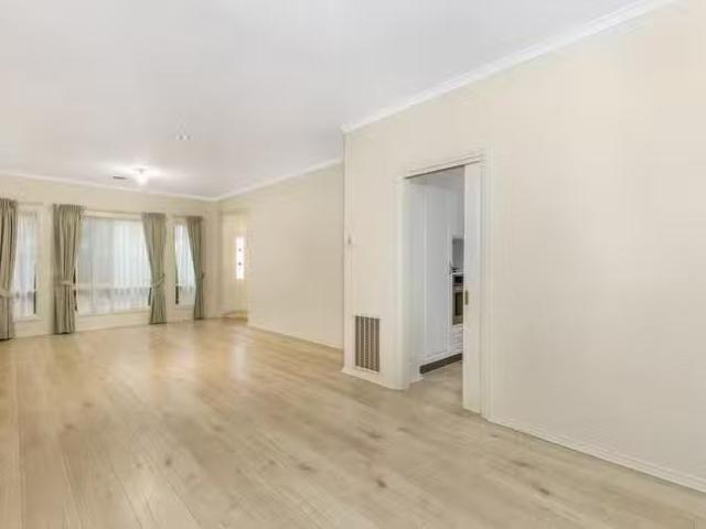 Cozy 11 Cottinglea Terrace, Ringwood North, VIC 3134