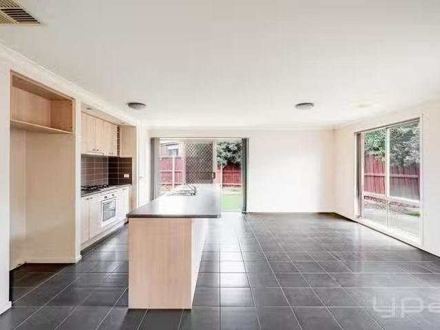 Nice 11 Cullen Drive, Wyndham Vale, VIC 3024