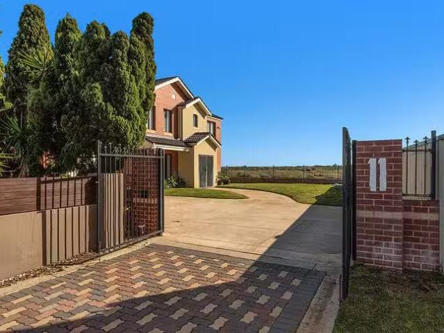 Deal! 11 Antonio Circuit, Port Kennedy, WA 6172