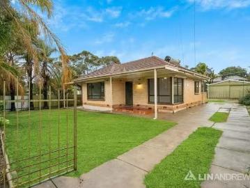 Just in! 11 Greenbank Grove, Hackham West, SA 5163