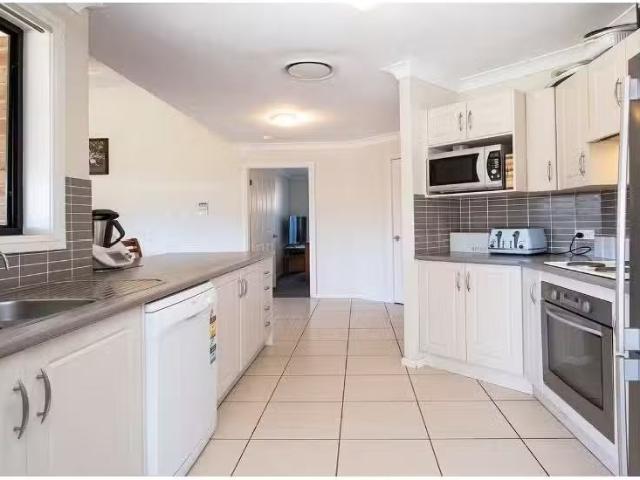 Nice 11 Day Street, MUSWELLBROOK House for rent Listed by Bro.