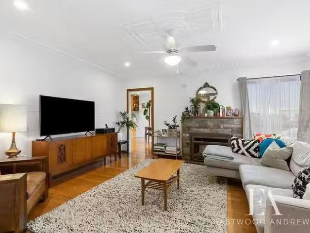 Just in! 11 Enmore Street, North Geelong, VIC 3215