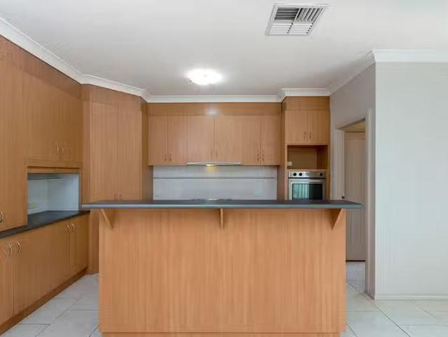 Just in! 11 Eclipse Place, HOPPERS CROSSING, VIC 3029 House.