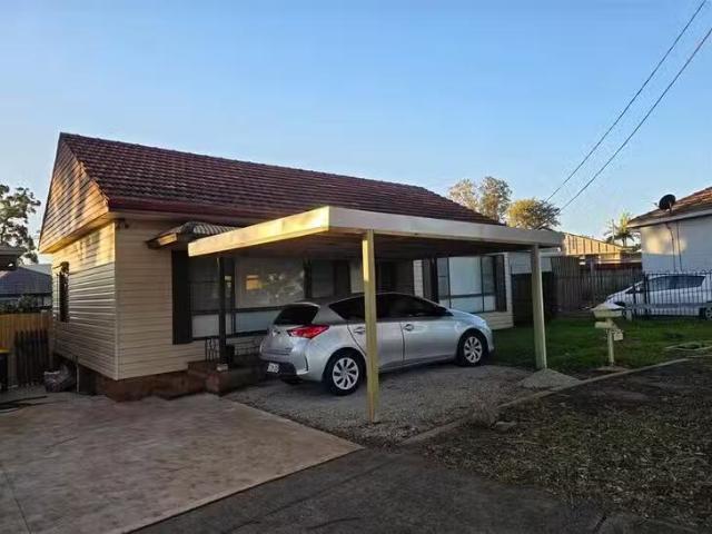 Just in! 11 Kerrie Crescent, Peakhurst, NSW 2210